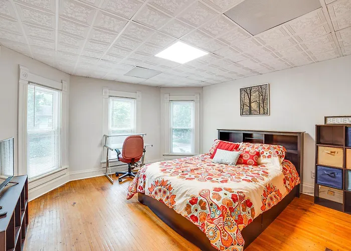 Charming Victorian W/ Deck!